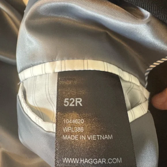 Haggar Men's Elegant gray Blazer. Perfect condition. Worn one time. - Picture 3 of 4